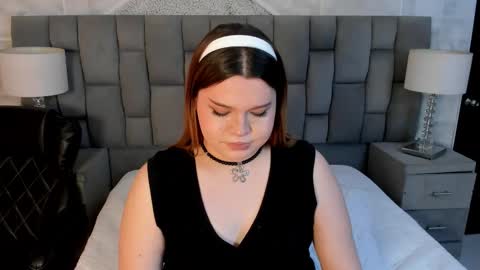 Maxine Minx online show from October 27, 7:05 am