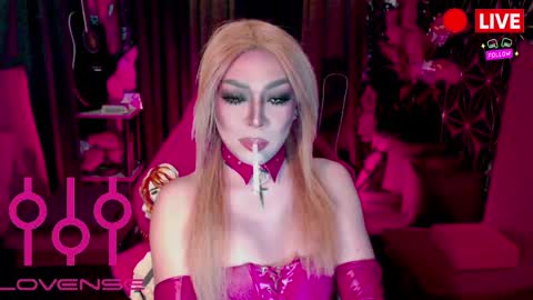 THE QUEEN ALPHA   Queen Medusa Prey online show from April 10, 11:54 pm