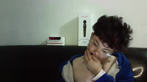 Megan and sophi online show from March 12, 6:18 am