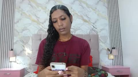 Mia Hiills online show from June 22, 12:35 pm
