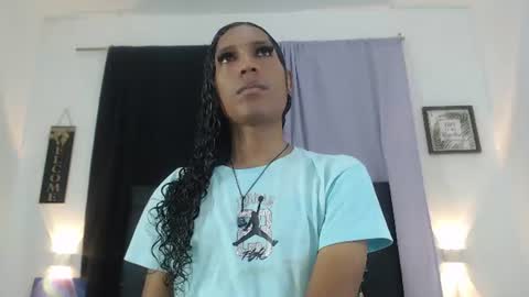Mia Hiills online show from July 1, 12:49 pm