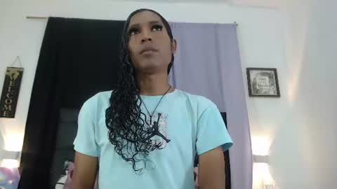 Mia Hiills online show from July 11, 12:31 pm