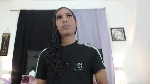Mia Hiills online show from July 14, 12:55 pm