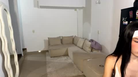 mia_mtnz02 online show from July 9, 5:11 am