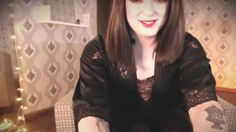 mia_wallase online show from April 11, 7:45 am