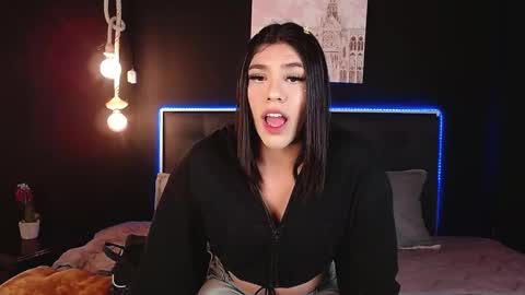 Mia online show from December 8, 1:19 am