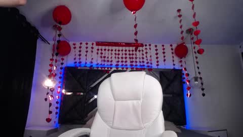 Mia online show from February 7, 2:19 am