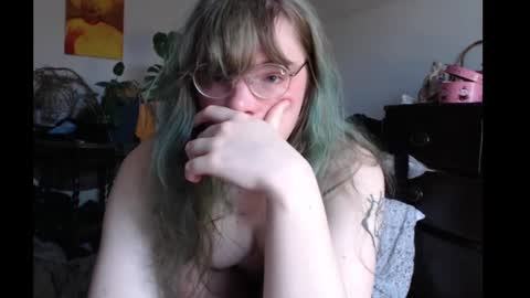 Snapshot of minthe chatting on January 22, 1:11 pm minthe online show from January 22, 1:11 pm