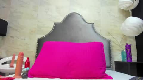 Sophia  online show from April 10, 7:30 pm