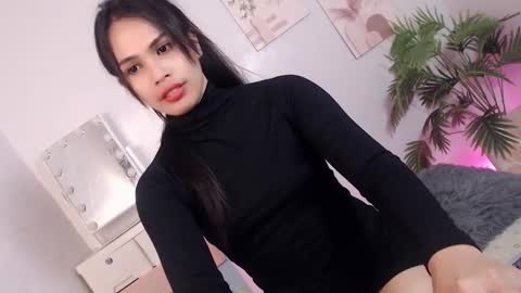 MOMIKHEM online show from October 27, 2:58 pm