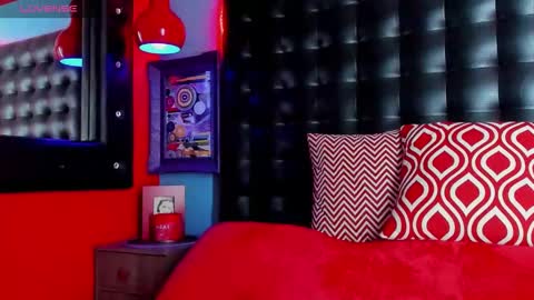 mxli_divine_ online show from March 18, 10:09 pm