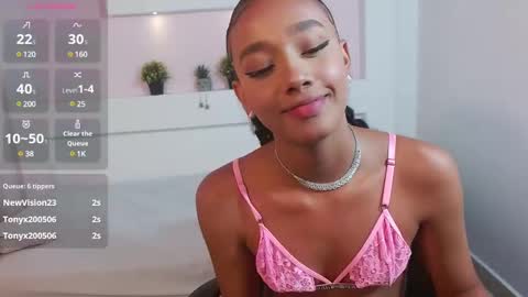 Namoi Smith online show from December 21, 4:30 am