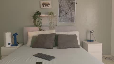 NICKI FOX  online show from December 1, 7:27 pm