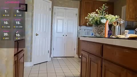 Nicole Asahi online show from February 2, 8:30 pm