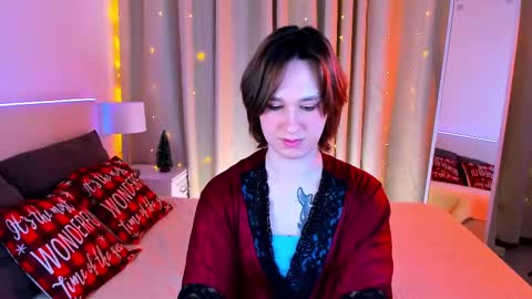 Nicole online show from December 17, 9:05 pm