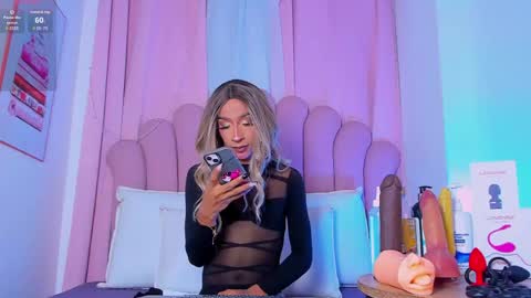 nicolemadrird online show from April 16, 12:17 pm