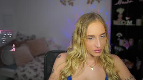 nicolette__shea_ online show from January 28, 1:59 pm