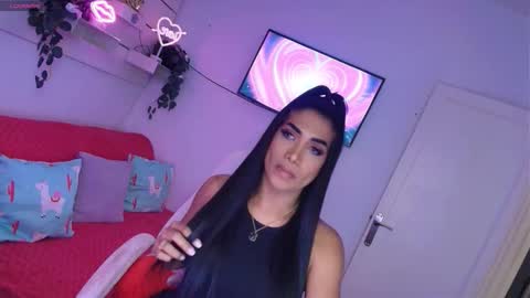 Nicolle Bustamante online show from January 18, 6:38 pm