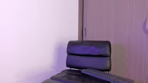 Nicoleth Mendez  online show from February 20, 1:01 am