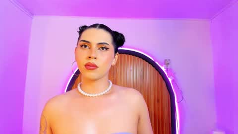 Mrs. Monroe online show from December 8, 7:01 pm