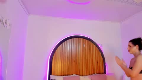 Mrs. Monroe online show from February 16, 7:16 pm