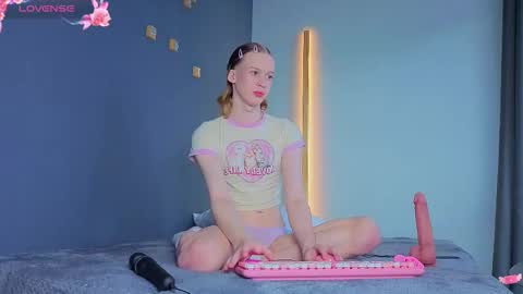 oliviaapink online show from October 26, 10:55 am