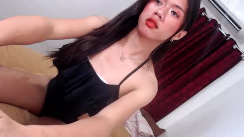 oliviaknightx online show from December 4, 5:05 pm