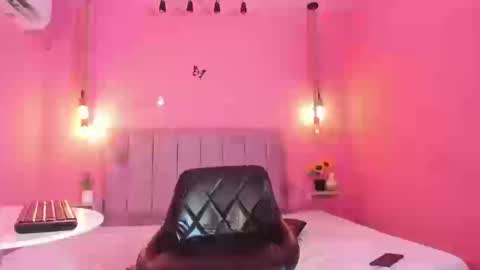 Snapshot of penelopeguzman__ chatting on September 23, 8:37 pm Sweet Penelope online show from September 23, 8:37 pm