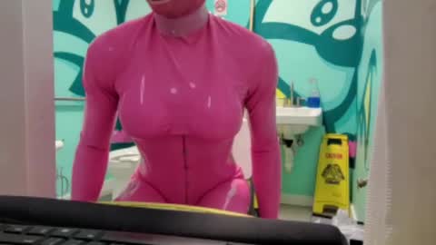 pinklatexgurl online show from April 4, 11:57 pm