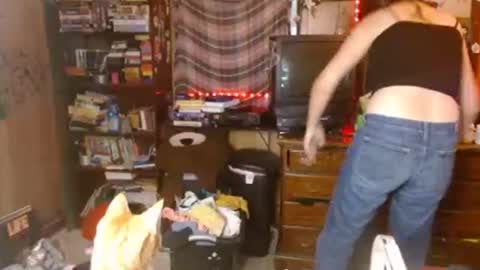 Izzy online show from October 13, 6:08 pm