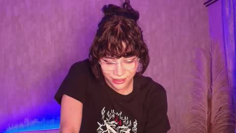 cris online show from March 11, 3:32 am