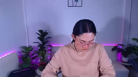 Snapshot of ploysaithailand chatting on October 21, 9:00 am Ploysai online show from October 21, 9:00 am