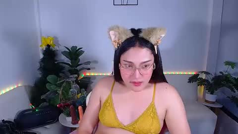 Ploysai online show from November 24, 8:05 am