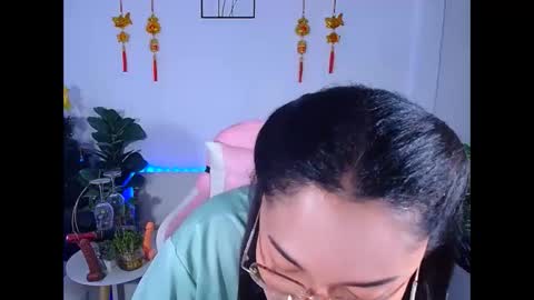 Ploysai online show from March 13, 6:30 am