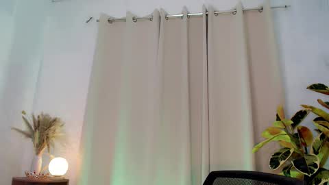 queen_danaya online show from April 3, 1:26 am