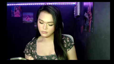 Queen Kylie online show from February 16, 5:37 am