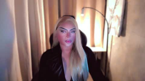 Snapshot of queenarthalia chatting on February 7, 4:46 pm ARTHA online show from February 7, 4:46 pm