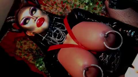 Wanda Luna online show from December 27, 1:50 pm