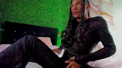 Raven kisses online show from April 17, 1:58 pm