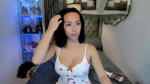 reighnempress online show from October 23, 5:44 am