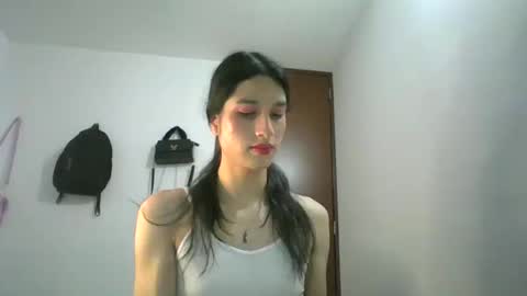 Snapshot of safiro_queen chatting on December 4, 1:41 am Safiro Queen online show from December 4, 1:41 am