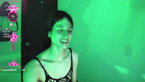Snapshot of safiro_queen chatting on February 20, 11:54 pm Safiro Queen online show from February 20, 11:54 pm