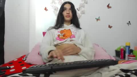 Snapshot of safiro_queen chatting on September 11, 12:57 pm Safiro Queen online show from September 11, 12:57 pm