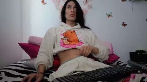 Snapshot of safiro_queen chatting on October 20, 11:24 am Safiro Queen online show from October 20, 11:24 am