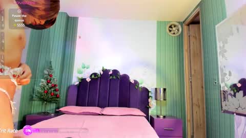 Snapshot of sam_naughty18 chatting on December 5, 10:17 am sam_naughty18 online show from December 5, 10:17 am