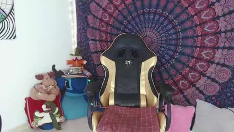 sanzjulie online show from December 10, 5:11 pm