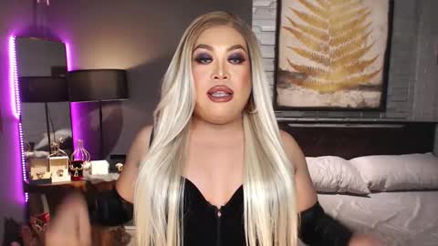 SashaCullens online show from December 9, 5:30 pm