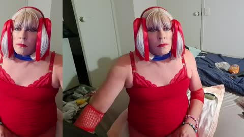 SISSY FEET online show from April 2, 7:45 pm