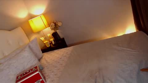 Ella online show from January 27, 5:15 pm