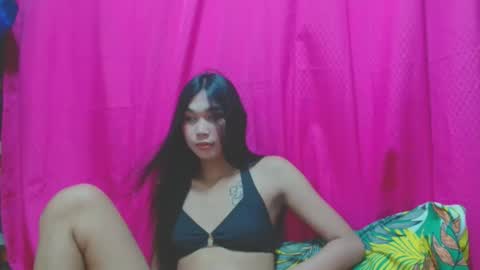 sexyhornyts4u online show from April 8, 11:33 am